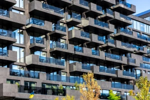 Obliczanie śladu węglowego produkcji budowlanej: Klucz do zrównoważonego rozwoju w branży